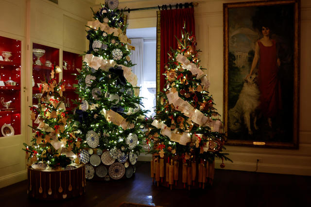 White House holiday decorations embrace 'We the People' theme for 2022