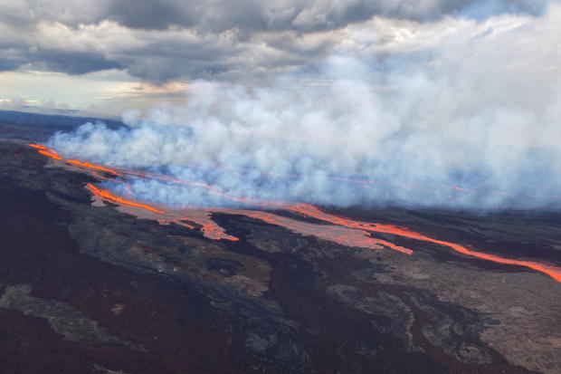 cbsn-fusion-worlds-largest-active-volcano-erupts-in-hawaii-for-first-time-in-decades-thumbnail-1502110-640x360.jpg 