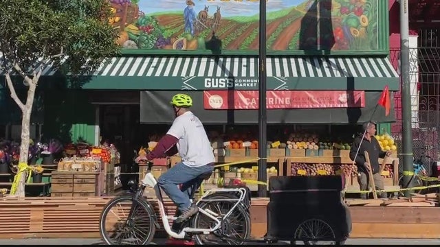 Food Runners volunteer 