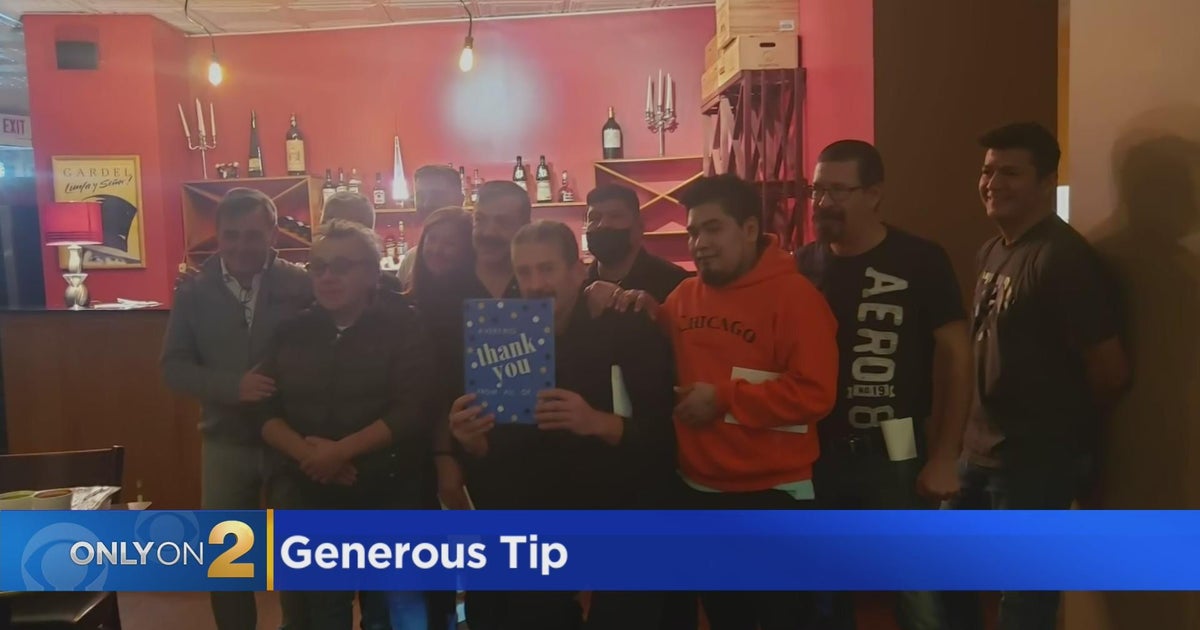 As Hyde Park's Piccolo Mondo closes, customers step in for generous tip