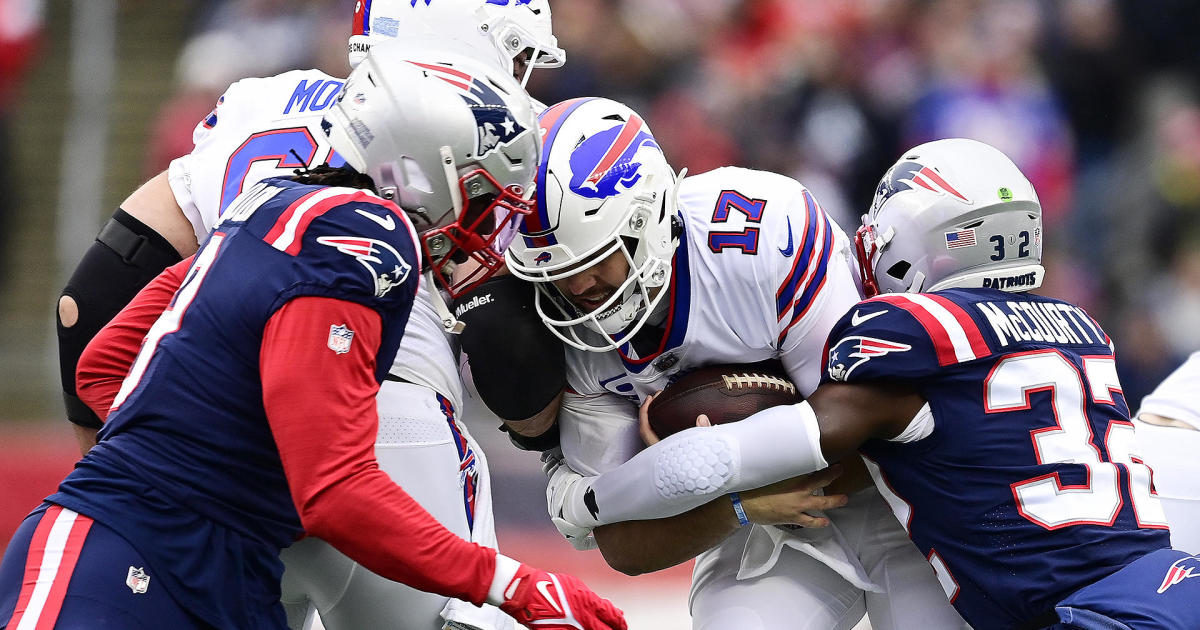 Snow and wind make for tougher conditions as Patriots, Bills prepare to  prime-time showdown - The Boston Globe