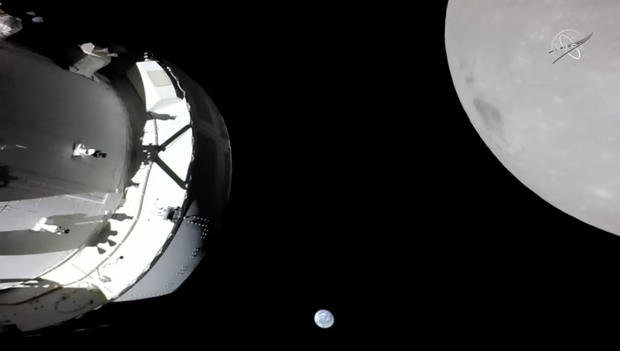orion-earth-moon-20221121-orig.jpg