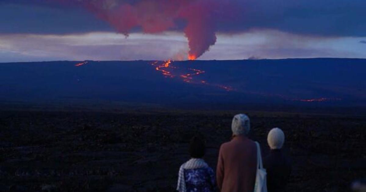 Viewers flock to watch fountains of glowing lava spew from the world’s largest volcano