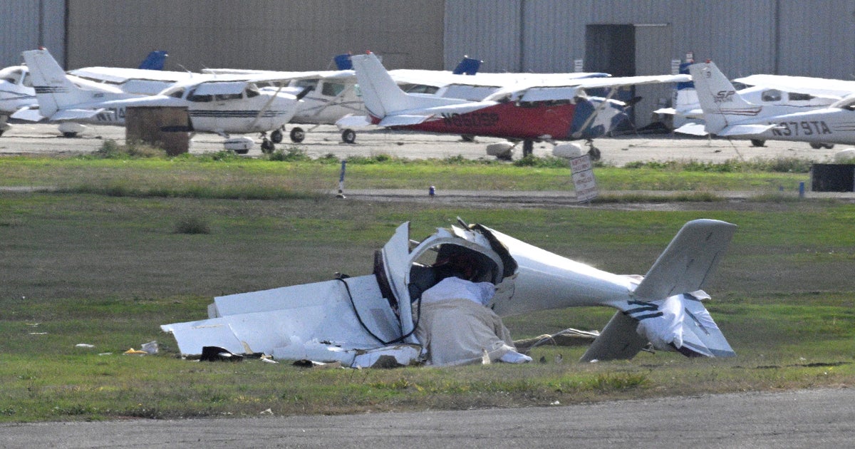 南カリフォルニア空港で小型飛行機墜落、2人死亡