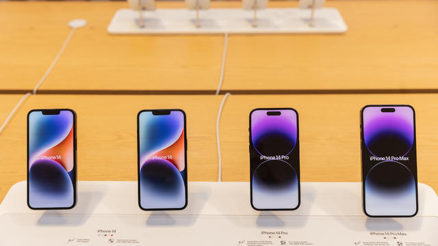 New Apple Products Go On Sale At Fifth Avenue Store 