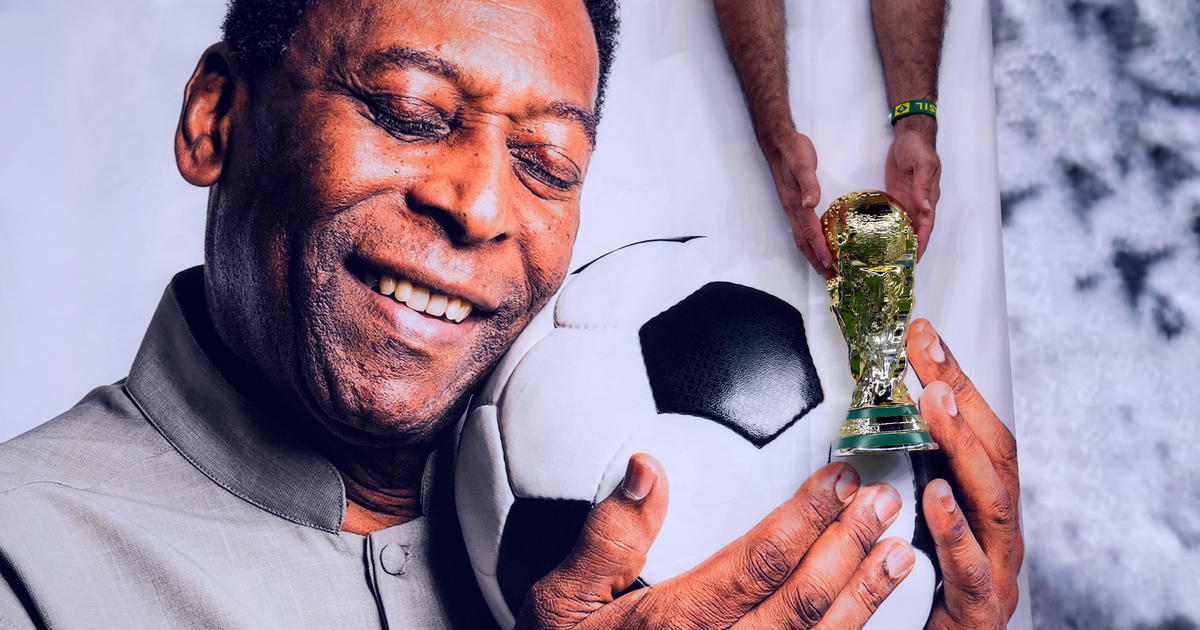 Football legend Pele says he is “strong” and has “hope” amid cancer treatment