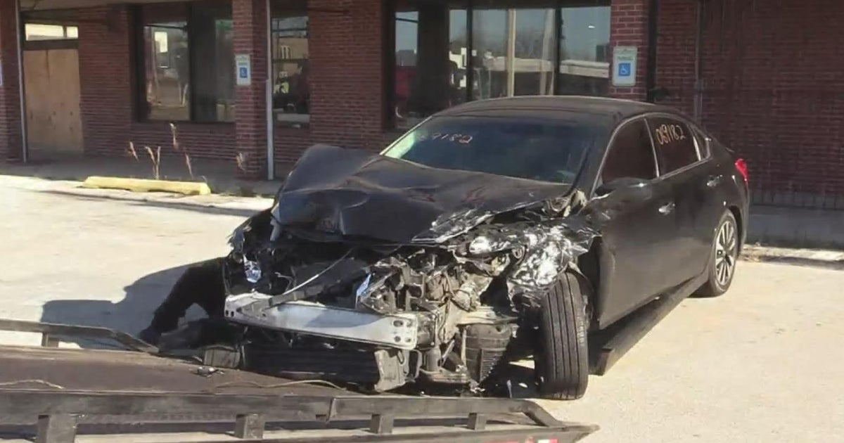 CPD officer among 3 hurt multi vehicle crash involving CTA bus - CBS ...