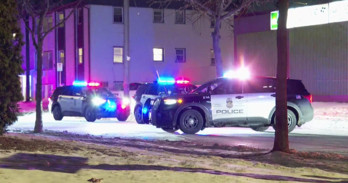 Man fatally shot inside northeast Minneapolis bar - CBS Minnesota