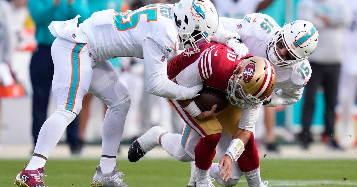 49ers QB Garoppolo out for season with broken right foot