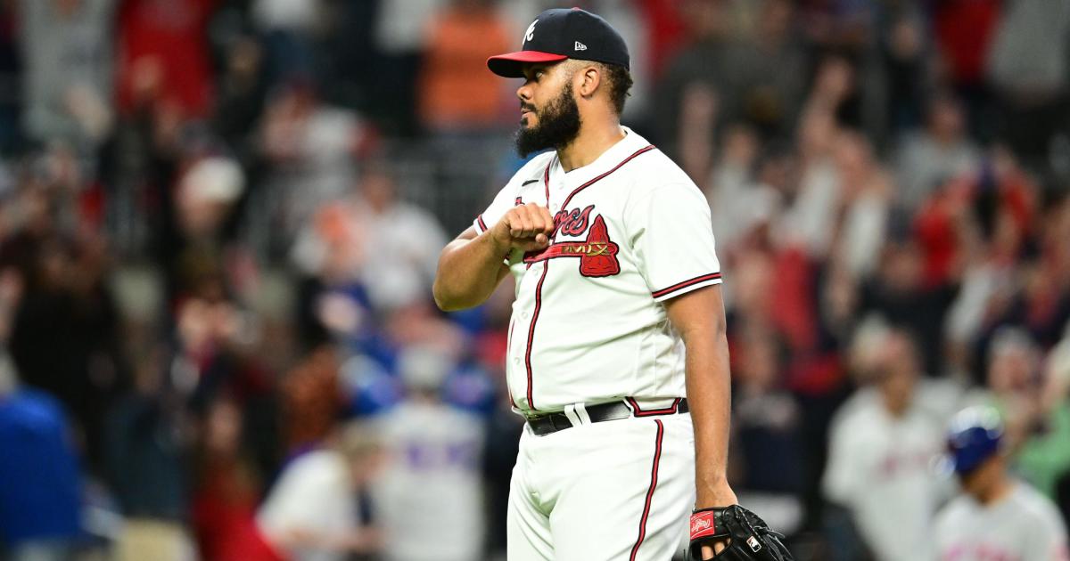 Red Sox closer Kenley Jansen comes out of Friday night's game after feeling  light-headed in the ninth inning - The Boston Globe