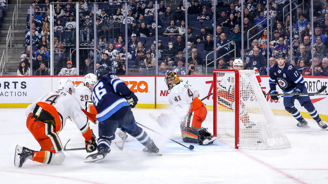 Barron, Scheifele score in 3rd period, Jets beat Ducks