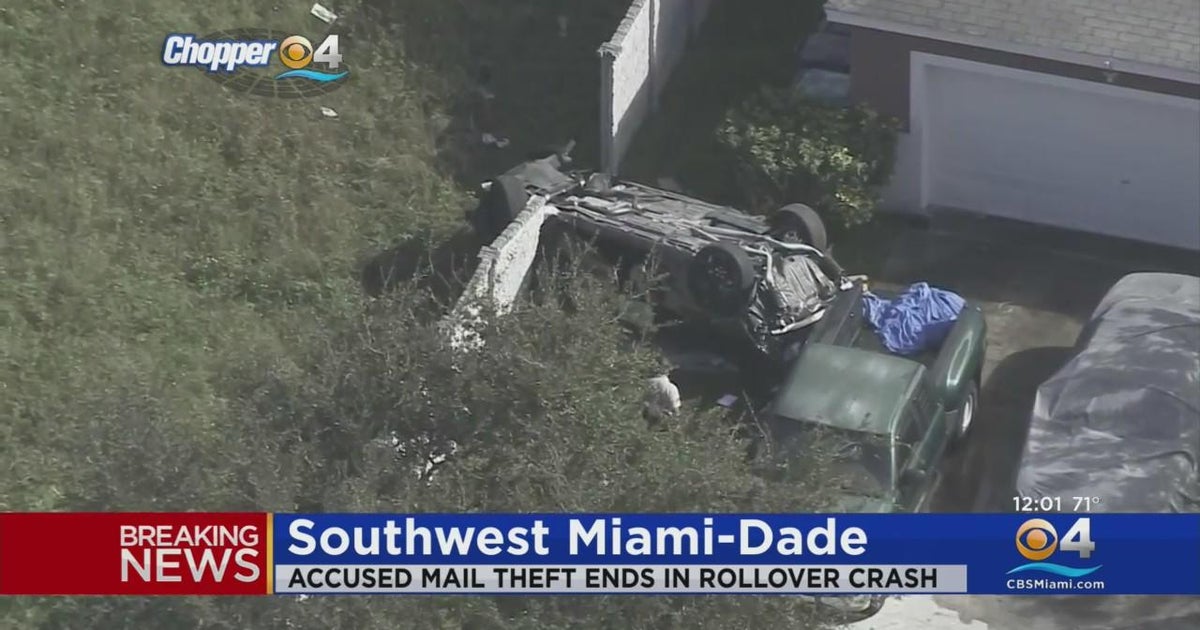 Mail theft suspects crash car or truck in SW Dade
