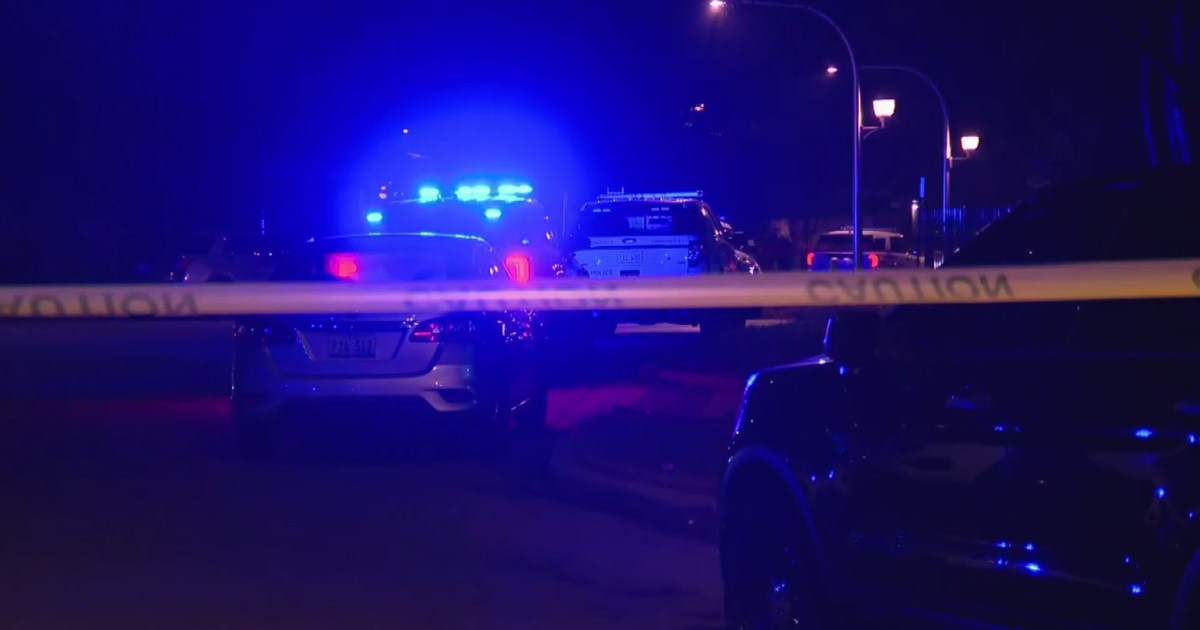 Chicago police officer shoots armed man in West Pullman - CBS Chicago