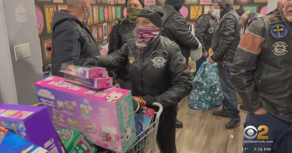 Motorcycle club delivers holiday toys on Long Island CBS New York