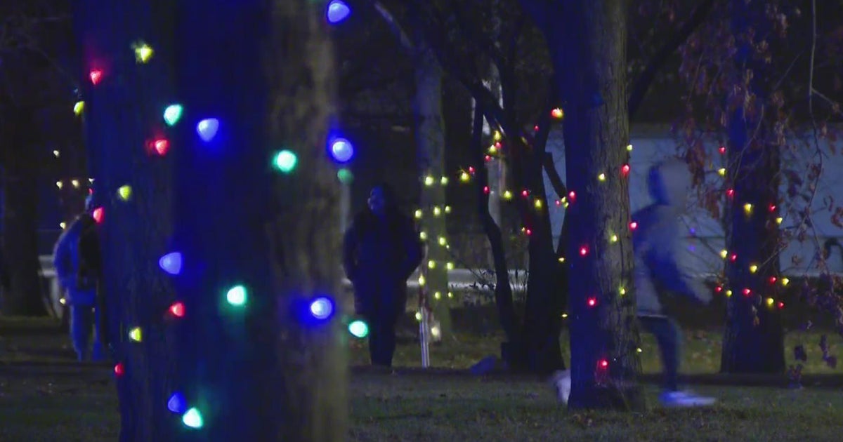 'Light Up Lawndale' brings Christmas spirit to neighborhood CBS Chicago