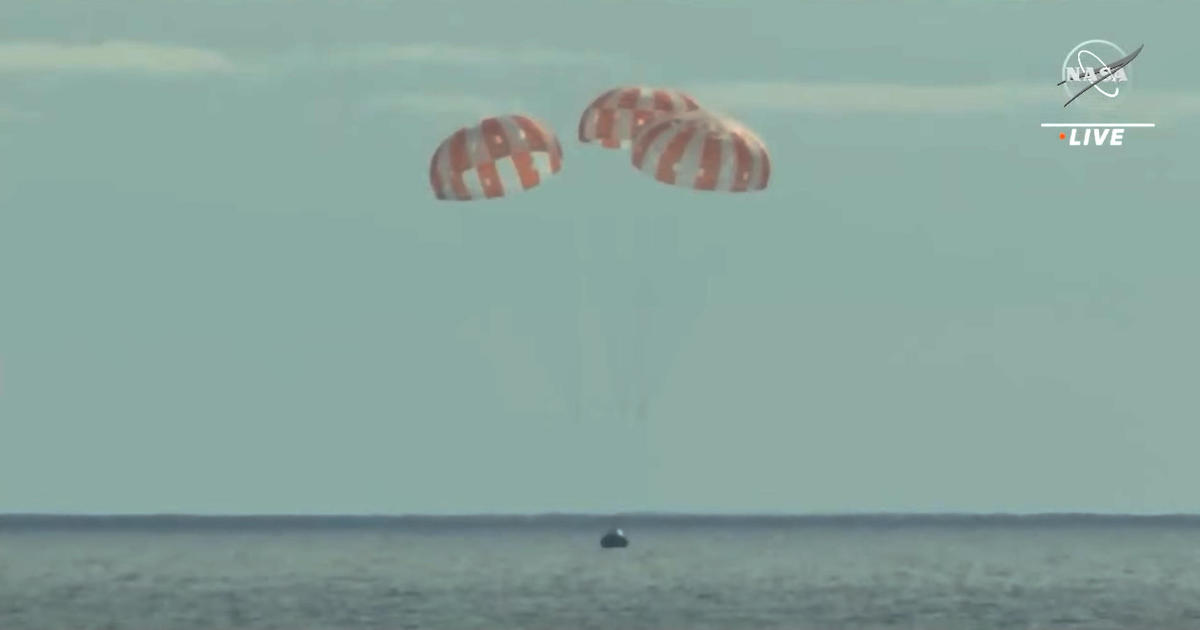 Artemis moonship returns to Earth with picture-perfect Pacific Ocean splashdown – CBS News