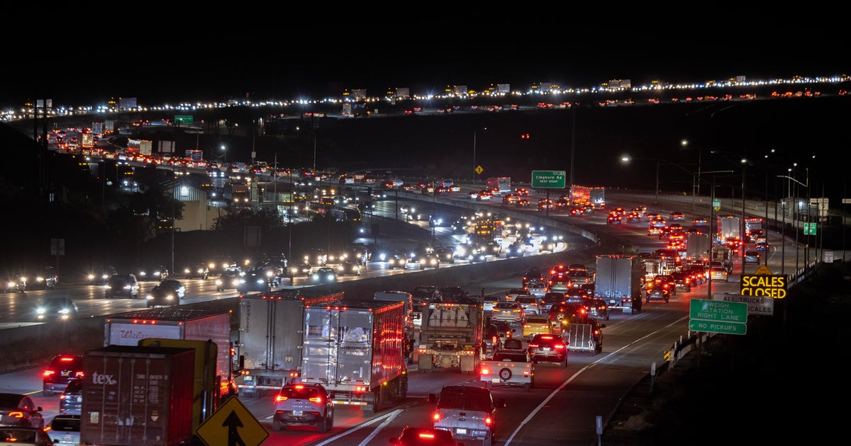 U.S. fuel economy was flat in 2021, emissions down slightly, new EPA report says