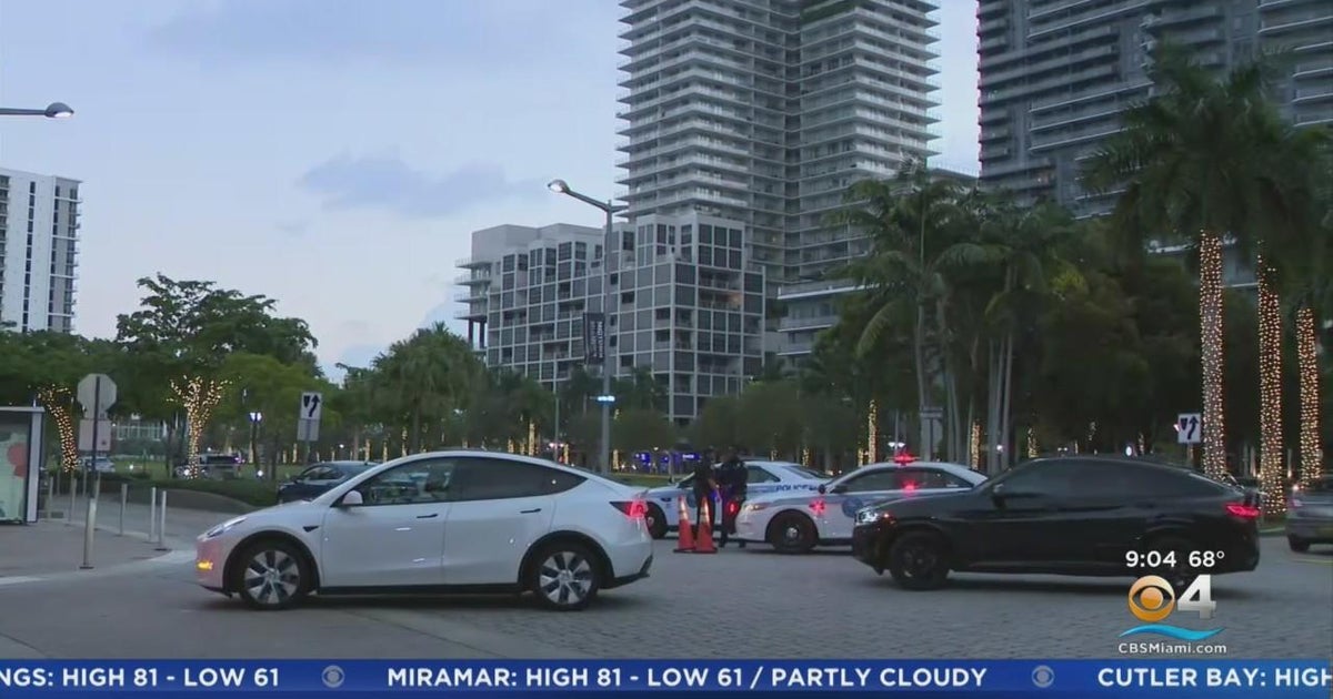 Police standoff in Midtown Miami ends with one man dead - CBS Miami