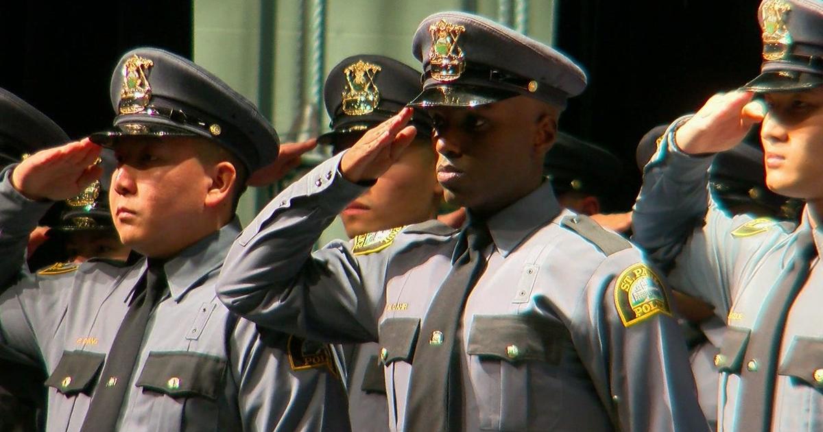 Minneapolis St Paul Police Departments Using Different Tactics To Recruit Cbs Minnesota