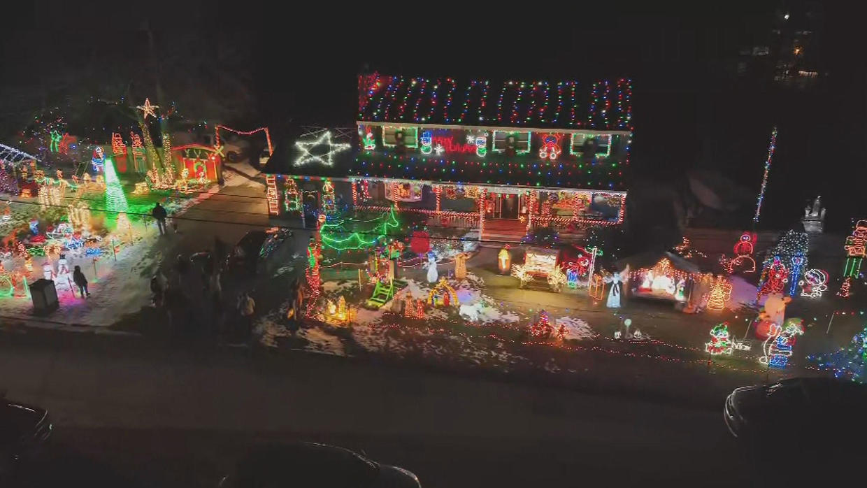 After their own hardships, Billerica family continues holiday light