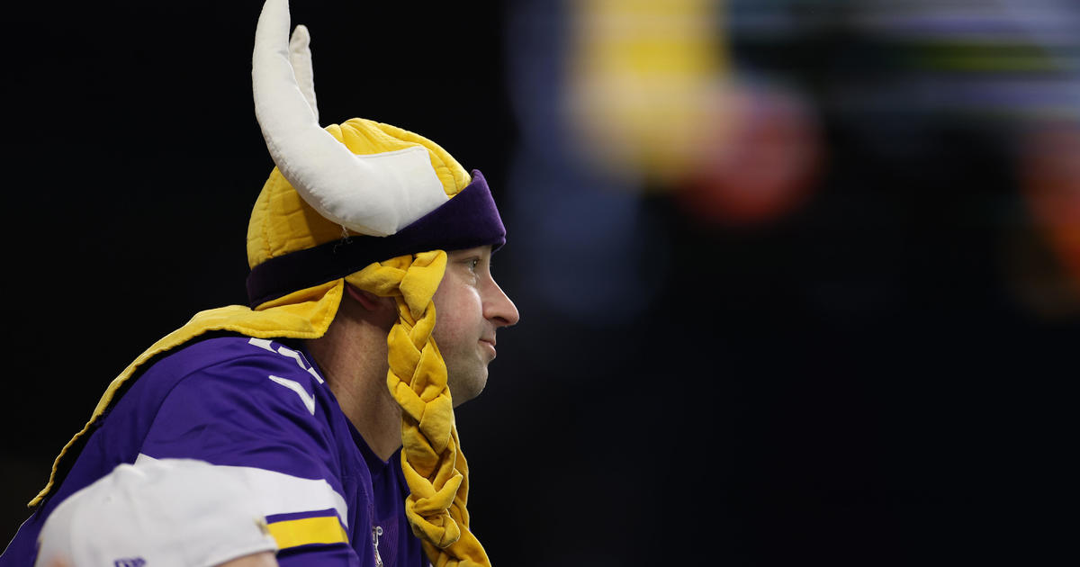 After home opener, Vikings' Alexander Mattison meets young fan who survived  open heart surgery - CBS Minnesota