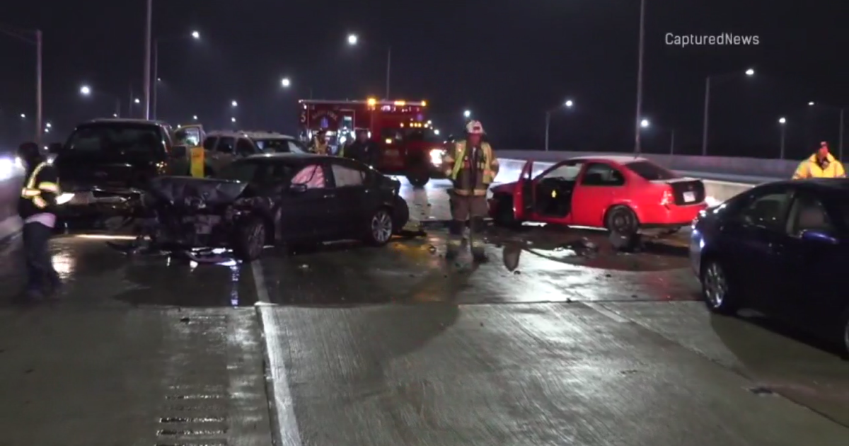 At least five cars damaged in Elgin crash CBS Chicago