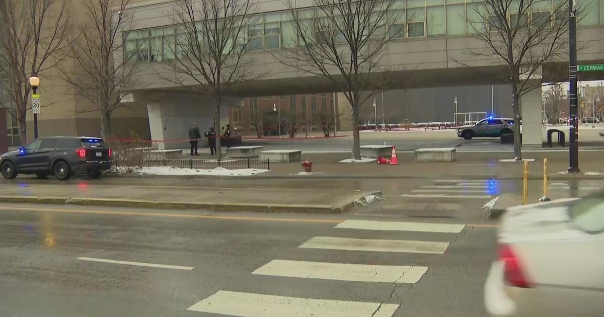 4 Teens Shot, 1 Fatally, Outside Benito Juarez High School - CBS Chicago