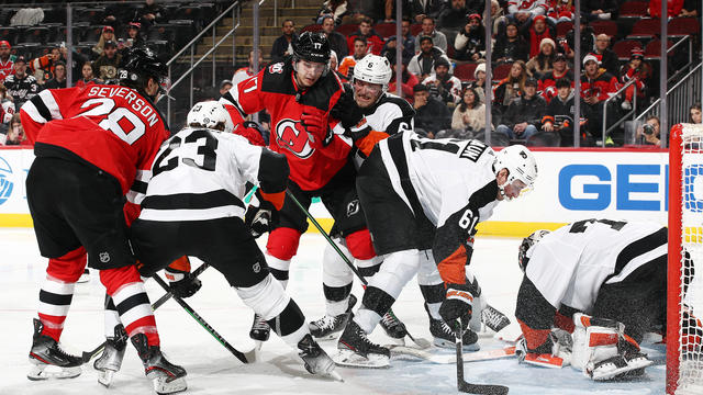 New Jersey Devils Fall to the Flyers for Fourth Straight Loss