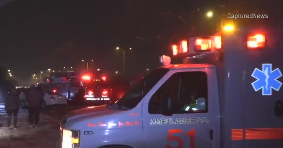 Multiple cars involved in crash on Far South Side - CBS Chicago