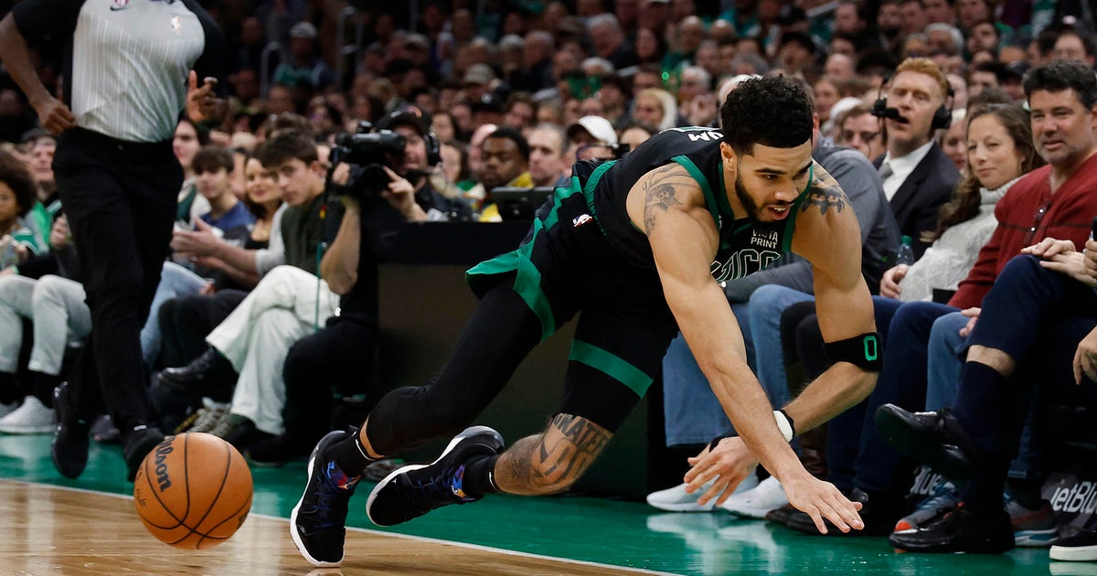 Magic beat NBA-leading Celtics 117-109