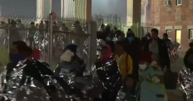 Impact of migrant arrivals on El Paso, Texas - CBS News