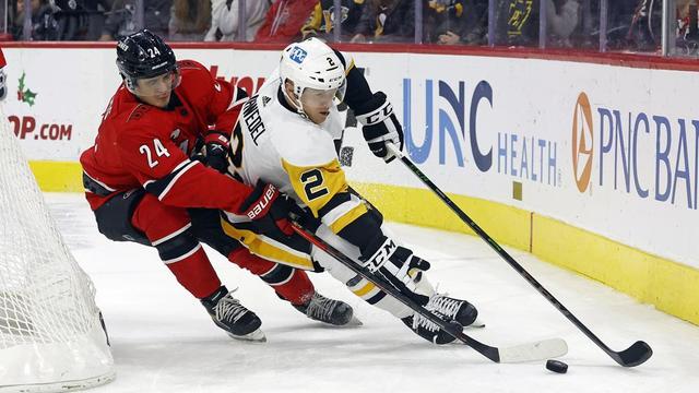 penguins-hurricanes-ap-12-18-2022.jpg 