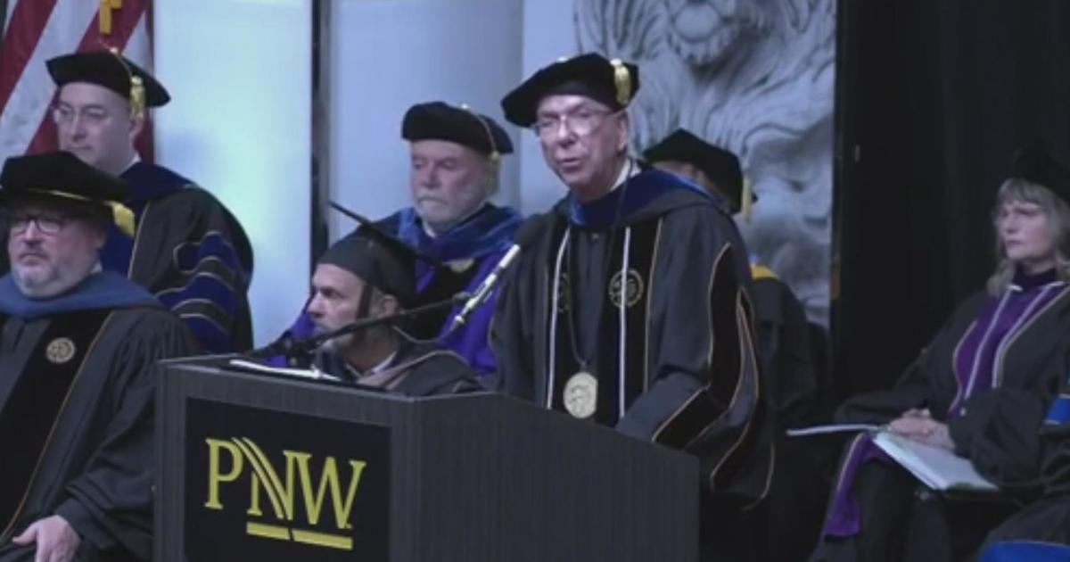 Purdue University Northwest demands chancellor resign - CBS Chicago