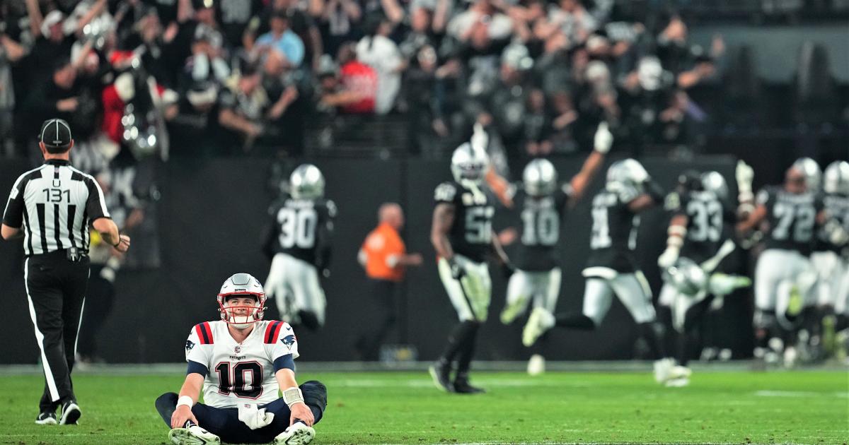 Patriots throw away game on disastrous lateral play, lose to Raiders 30-24  - CBS Boston