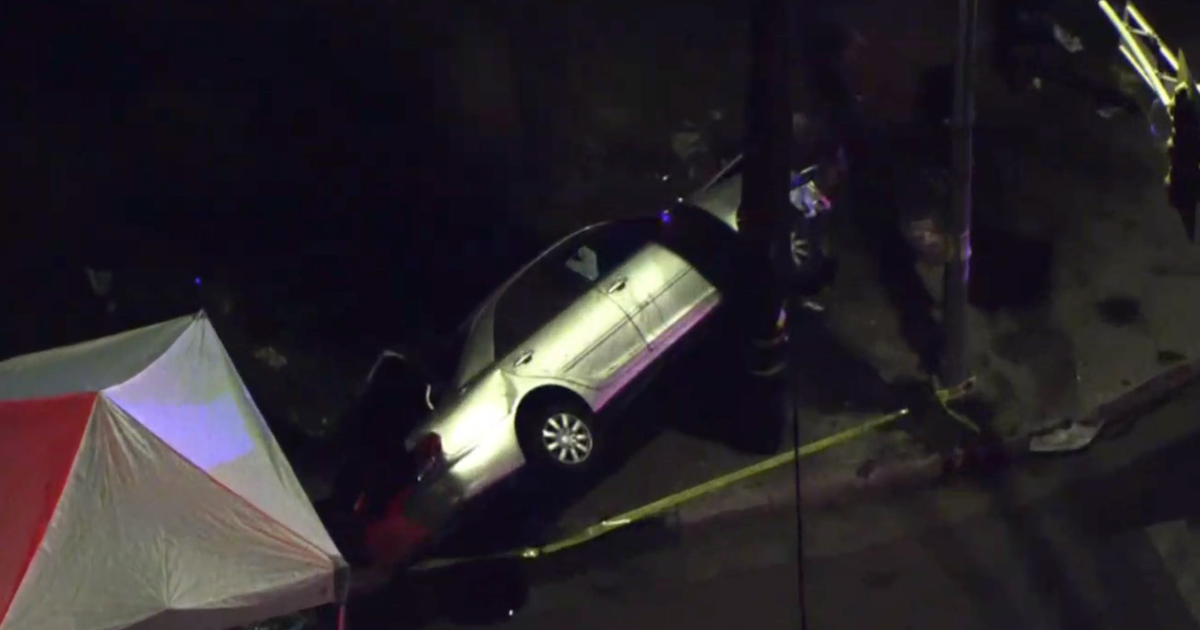 One Dead, One Injured In Single-car Crash In Reseda - CBS Los Angeles