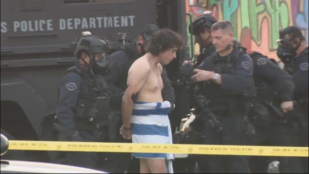 suspect-arrested-in-towel-after-wielding-sword.jpg 