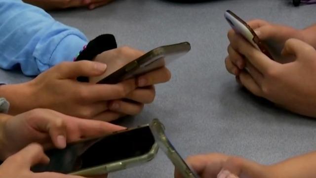 cbsn-fusion-how-to-keep-your-child-safe-on-their-cellphone-thumbnail-1563534-640x360.jpg 