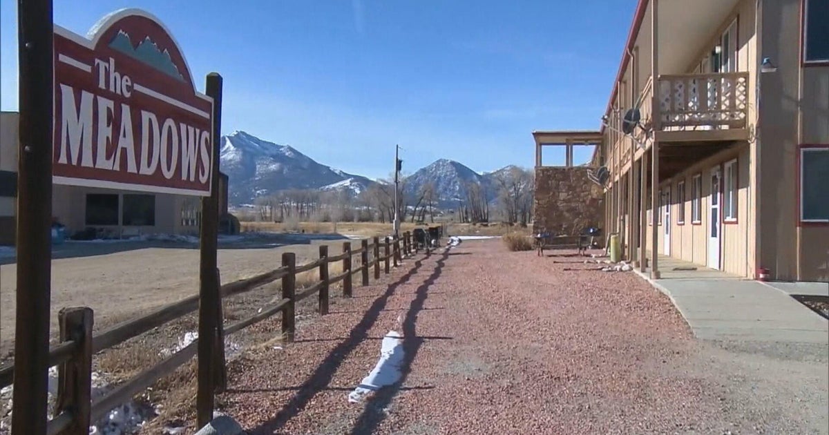 Tenants begrudgingly leave apartment complex in Buena Vista after rent