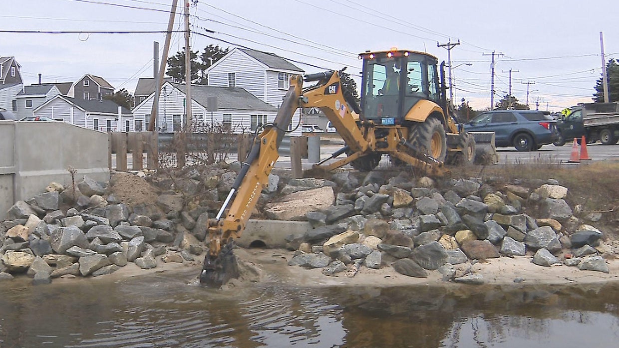South Shore residents, DPW crews prepare for massive rain storm CBS