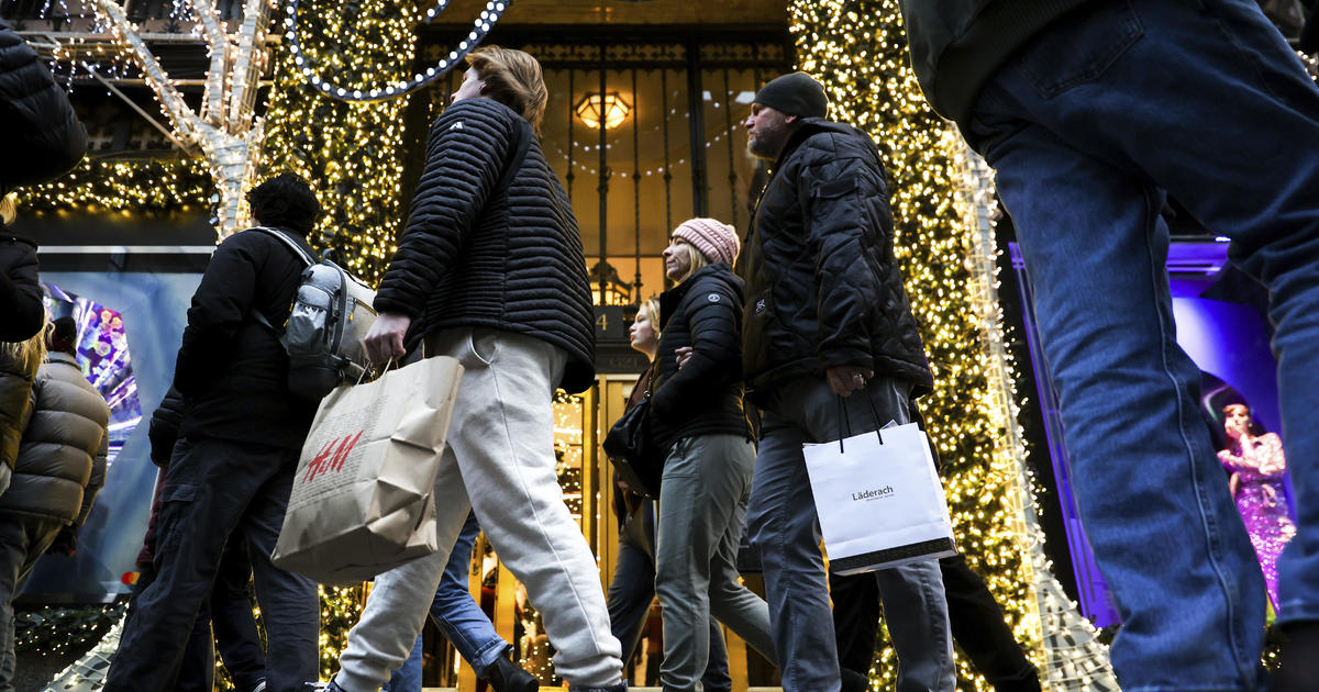 Last-minute shoppers are back in droves. Thank inflation.