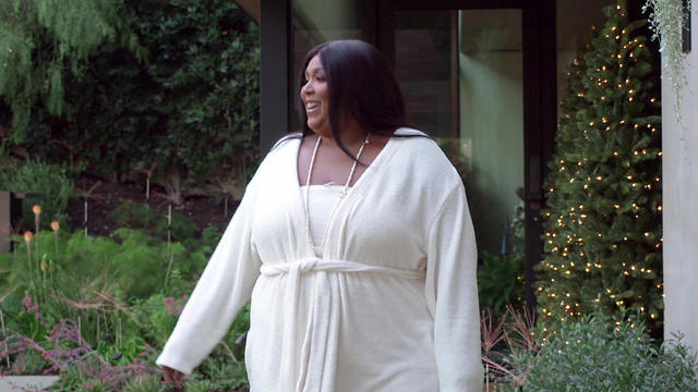 lizzo-at-home-1280.jpg 