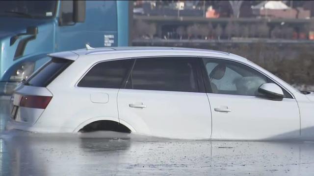 cars-in-frozen-floodwater-nj-1.jpg 