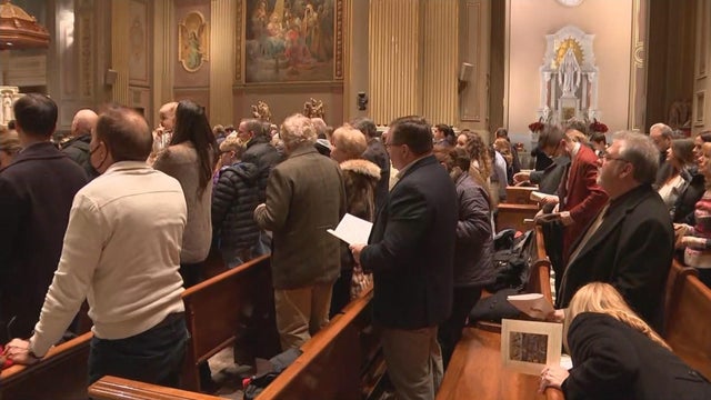 hundreds-of-people-attend-christmas-eve-masses-in-center-city.jpg 