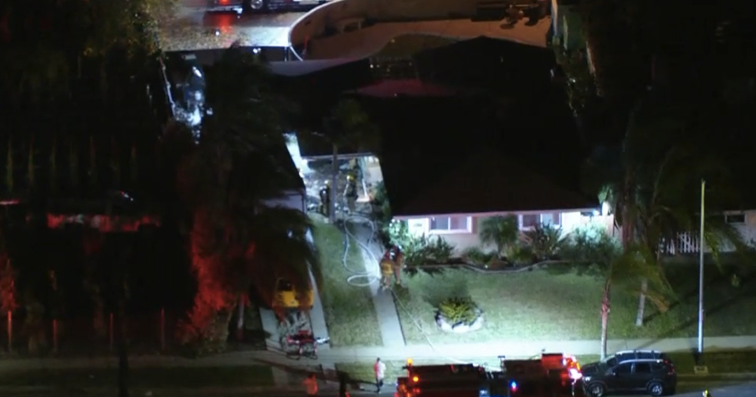 Vehicle crashes into garage in Granada Hills - CBS Los Angeles