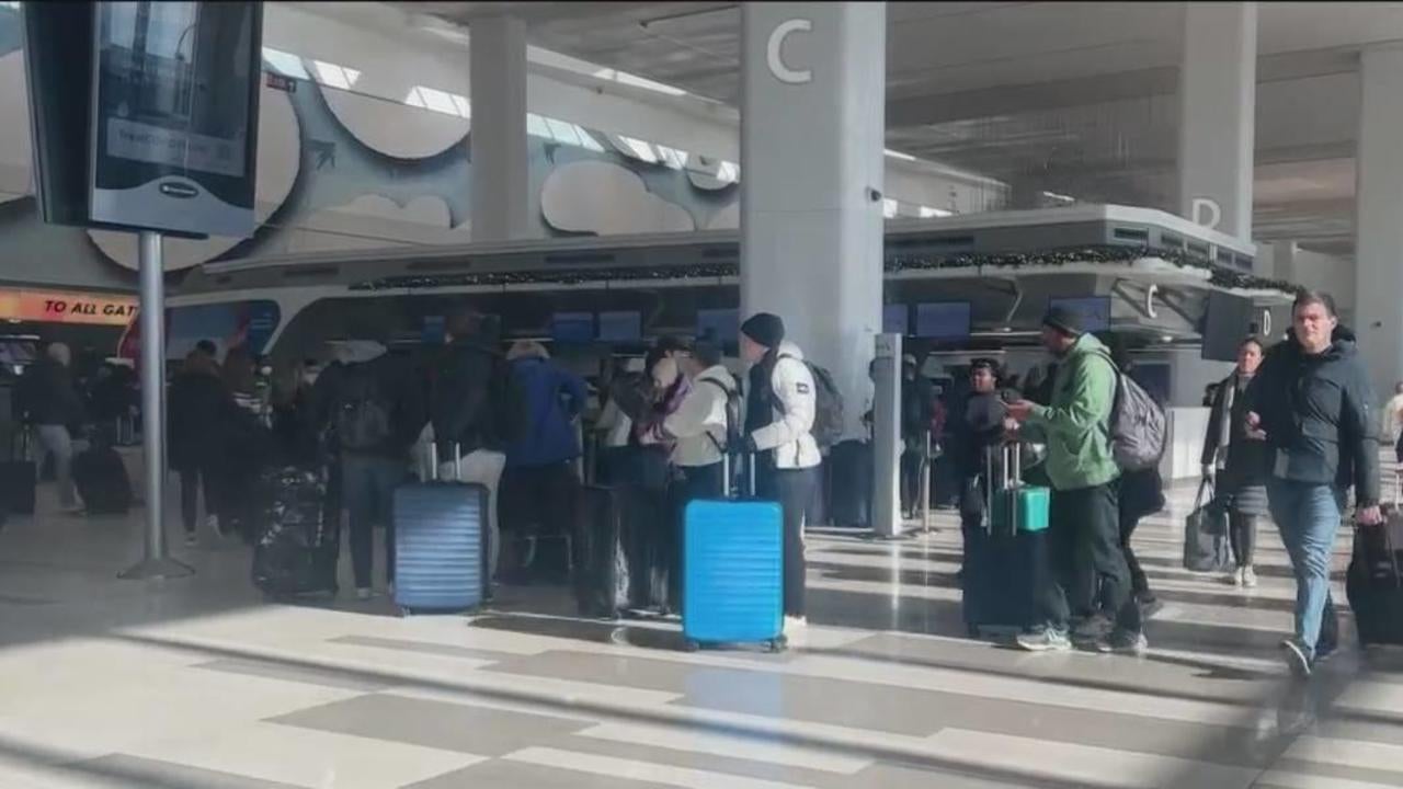 Stories About LaGuardia Airport CBS New York   Laguardia Ticket Counter Line 1 