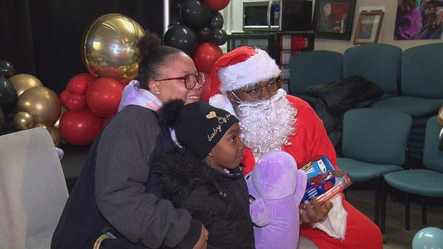 black-santa-pkg-frame-899.jpg 