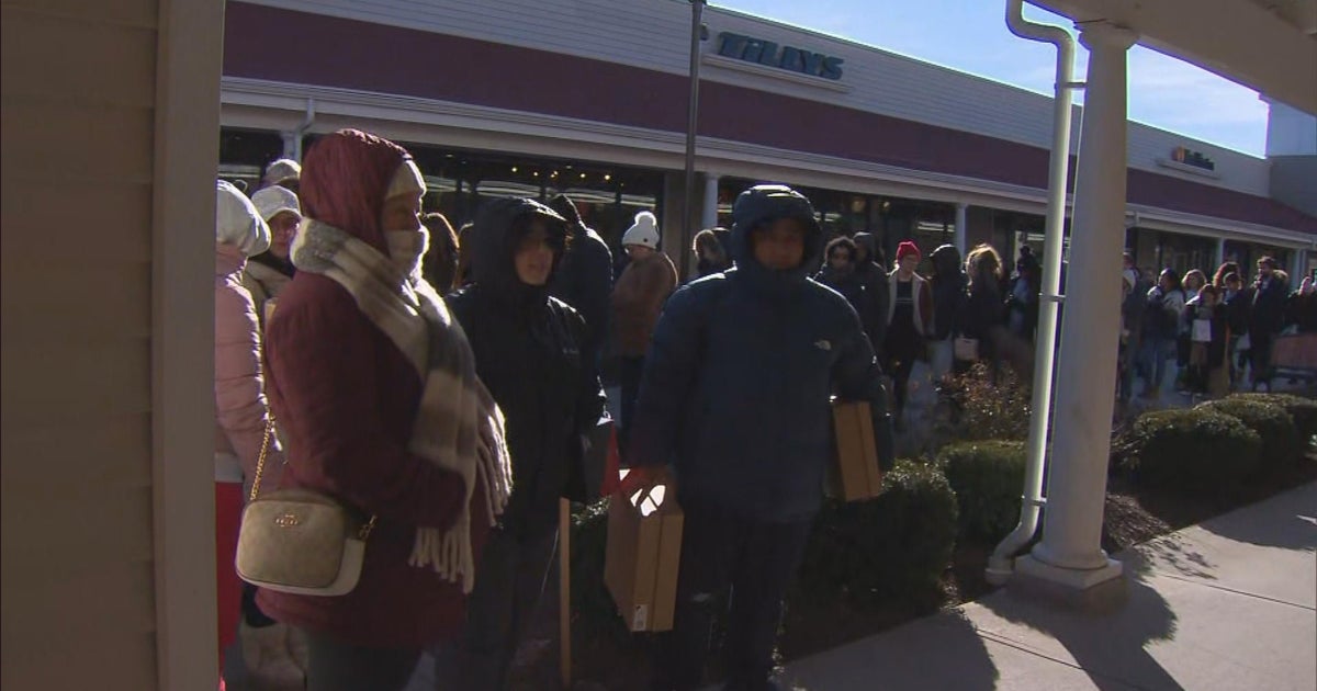 Wrentham outlets packed with shoppers returning, exchanging holiday gifts - Vimarsana News