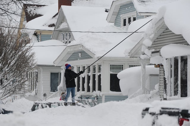 At Least 25 Dead After Historic Buffalo Blizzard That Has Paralyzed The City 