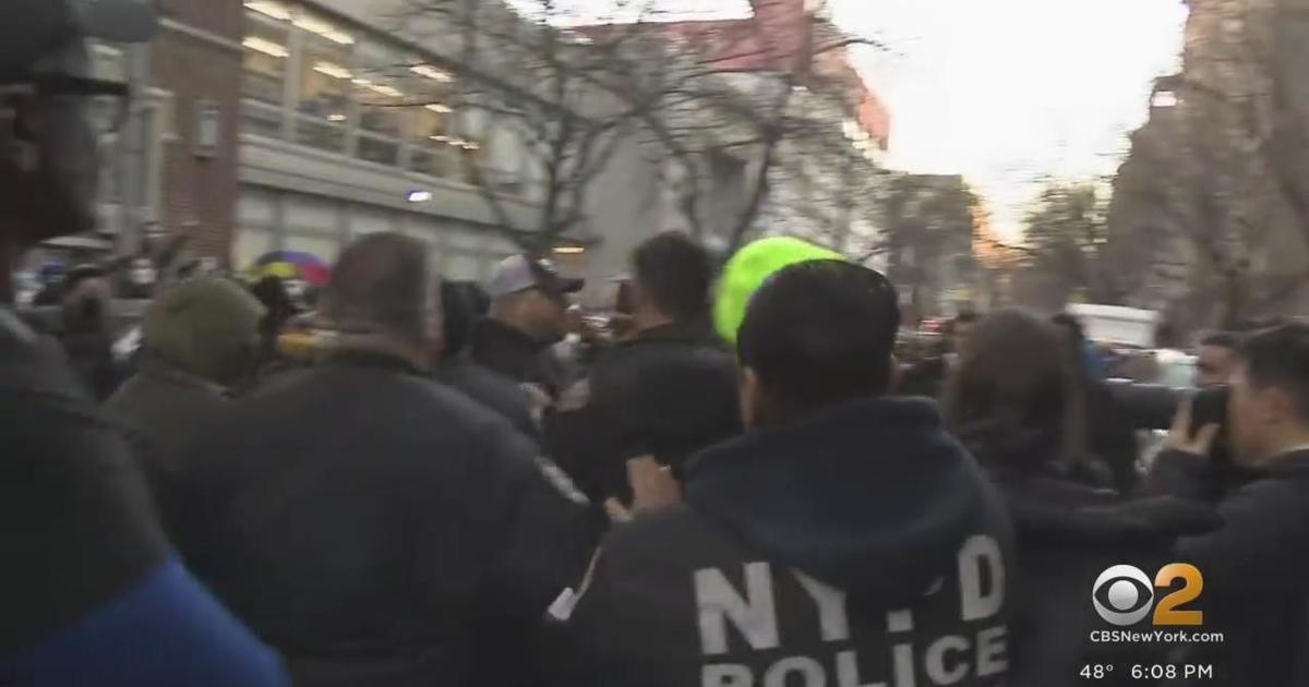 Clashes at rally defending Drag Story Hour in Jackson Heights - CBS New ...