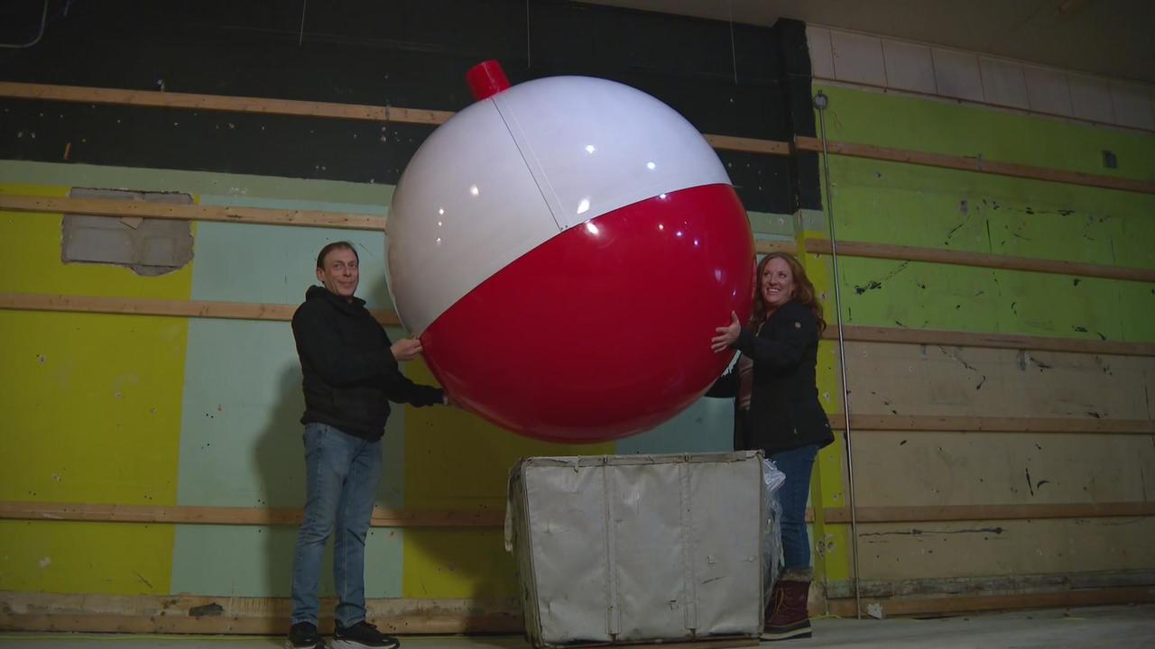 St. Paul bar plans to drop world's largest bobber for New Year's Eve
